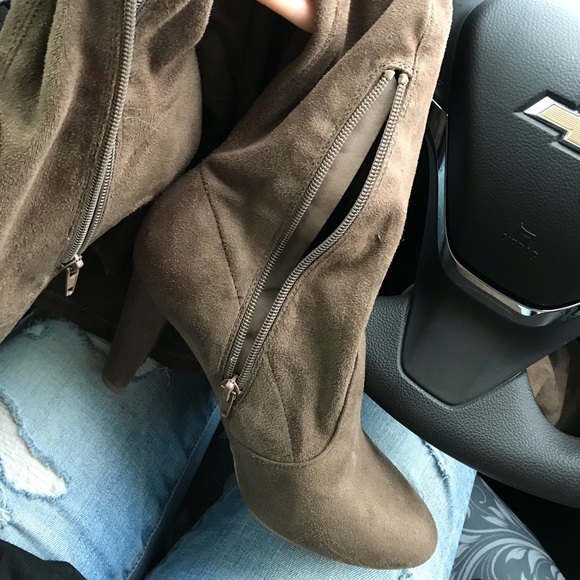 Over the knee brown boots- MAKE OFFER. - Picture 5 of 8